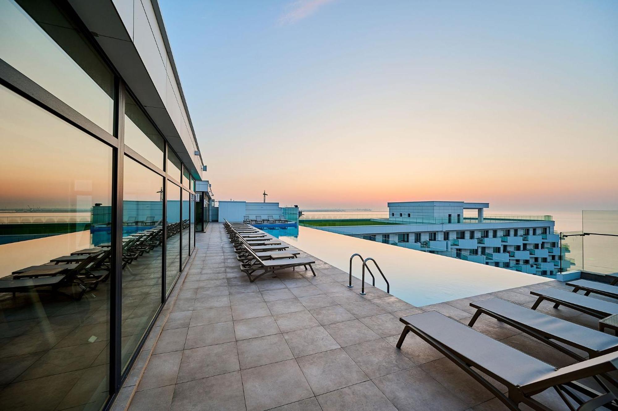 Aqua Vista Infinity Resort & Spa - Studio Lux - Piscina Infinity, Jacuzzi, Sauna, Gym - Privat Navodari Dış mekan fotoğraf